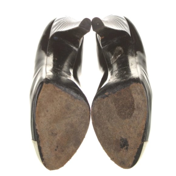 Used CHANEL 2009 Interlocking CC Logo Pumps Size: 9 - Picture 5 of 5
